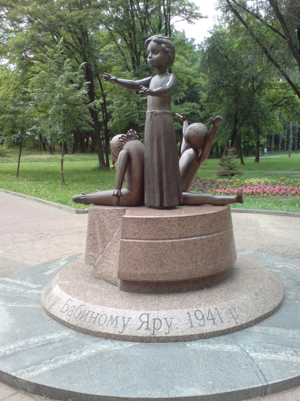 kiev_babiyar_children_070613