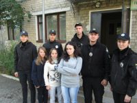 Ти навколо людей і люди навколо тебе